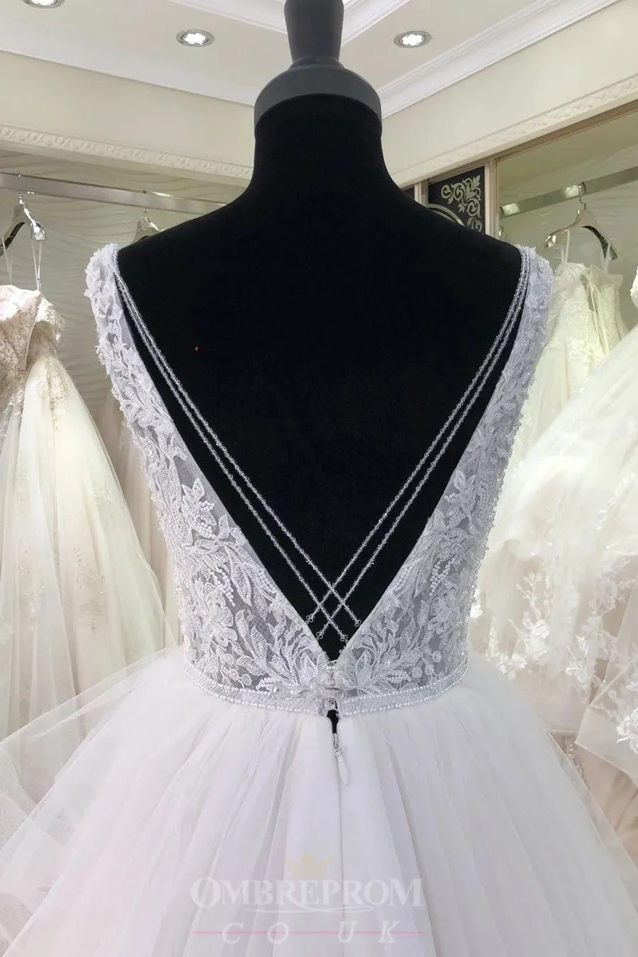 A-Line V-neck Layered Bridal Gown Lace Appliques Wedding Dress OW468