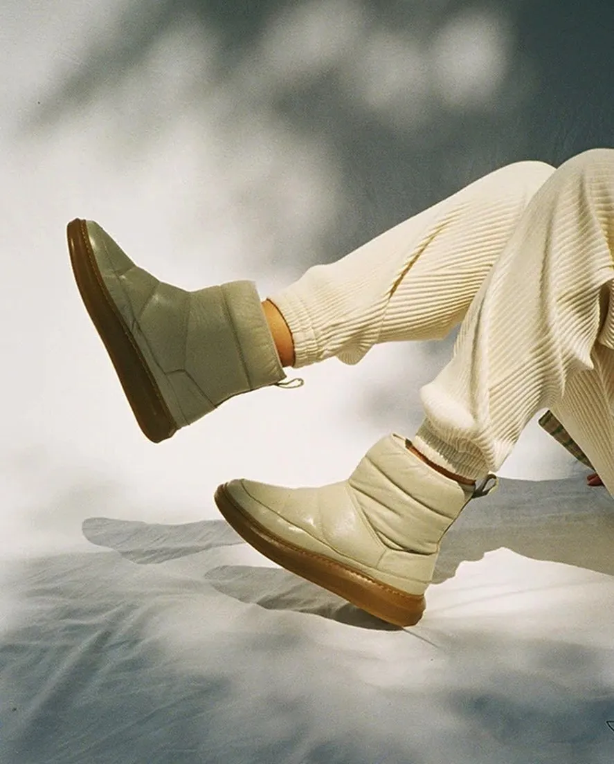 Off-White Unisex Moon Boots for Maximum Comfort and Style