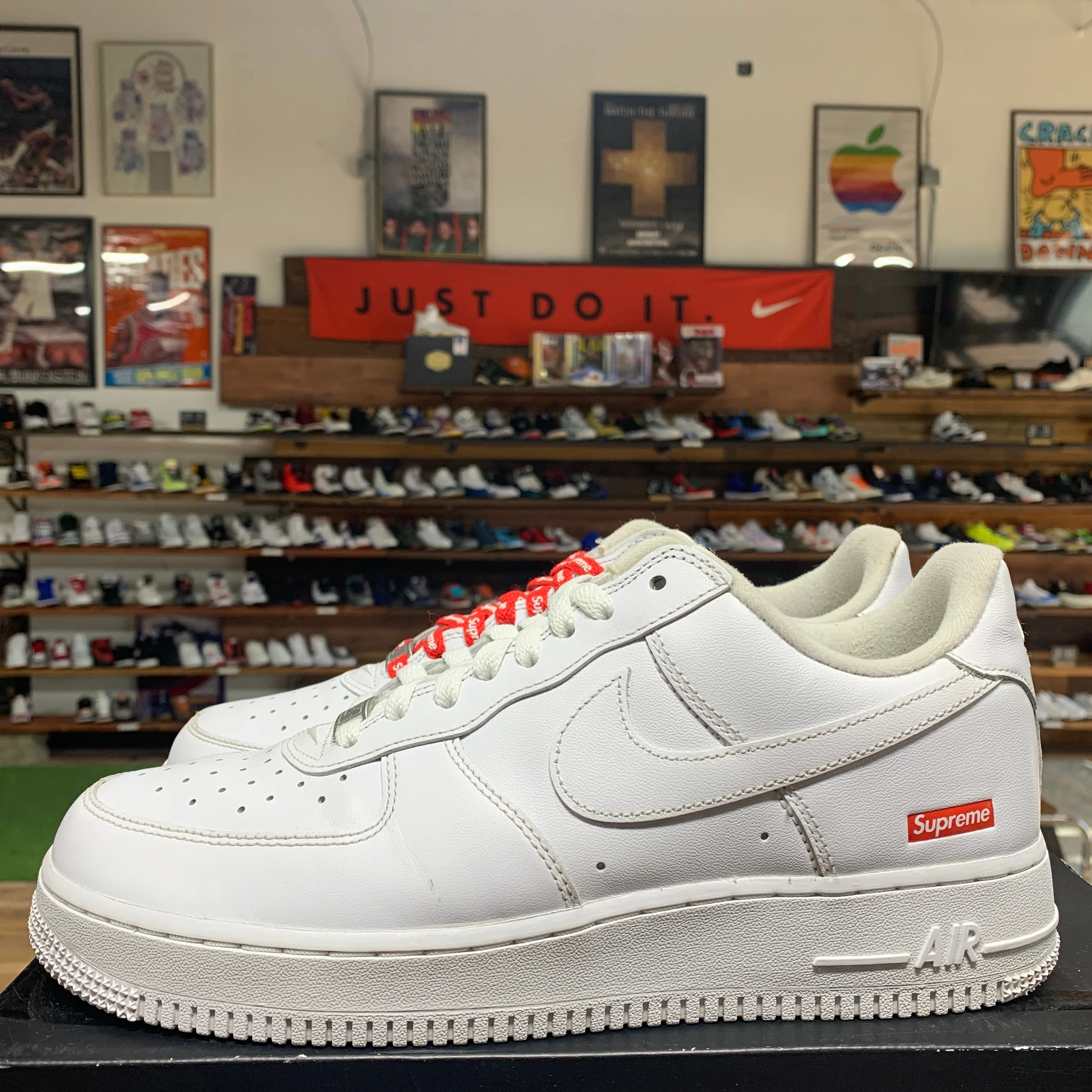 Nike AF1 Low 'Supreme Triple White' Size 8.5