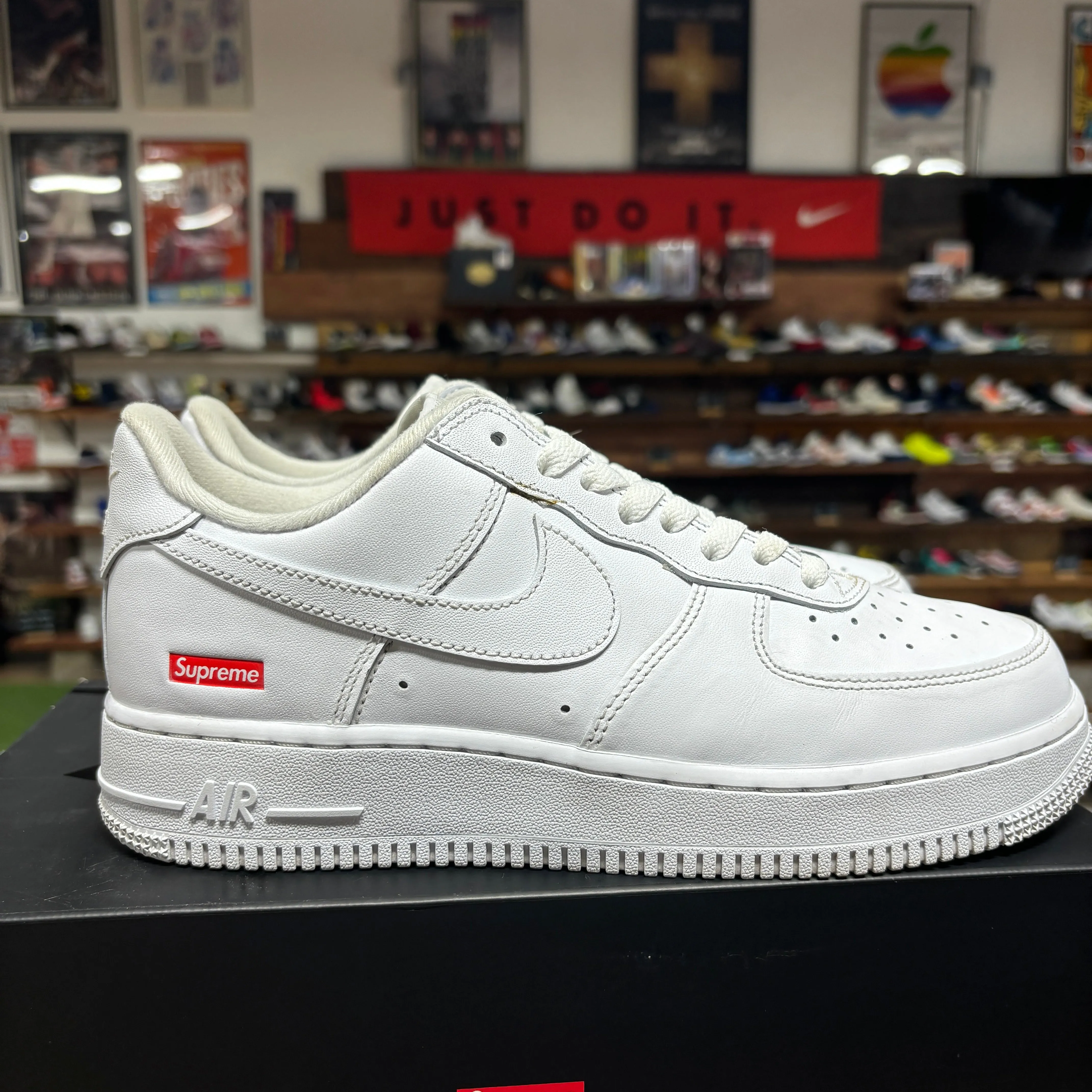 Nike AF1 Low 'Supreme Triple White' Size 8