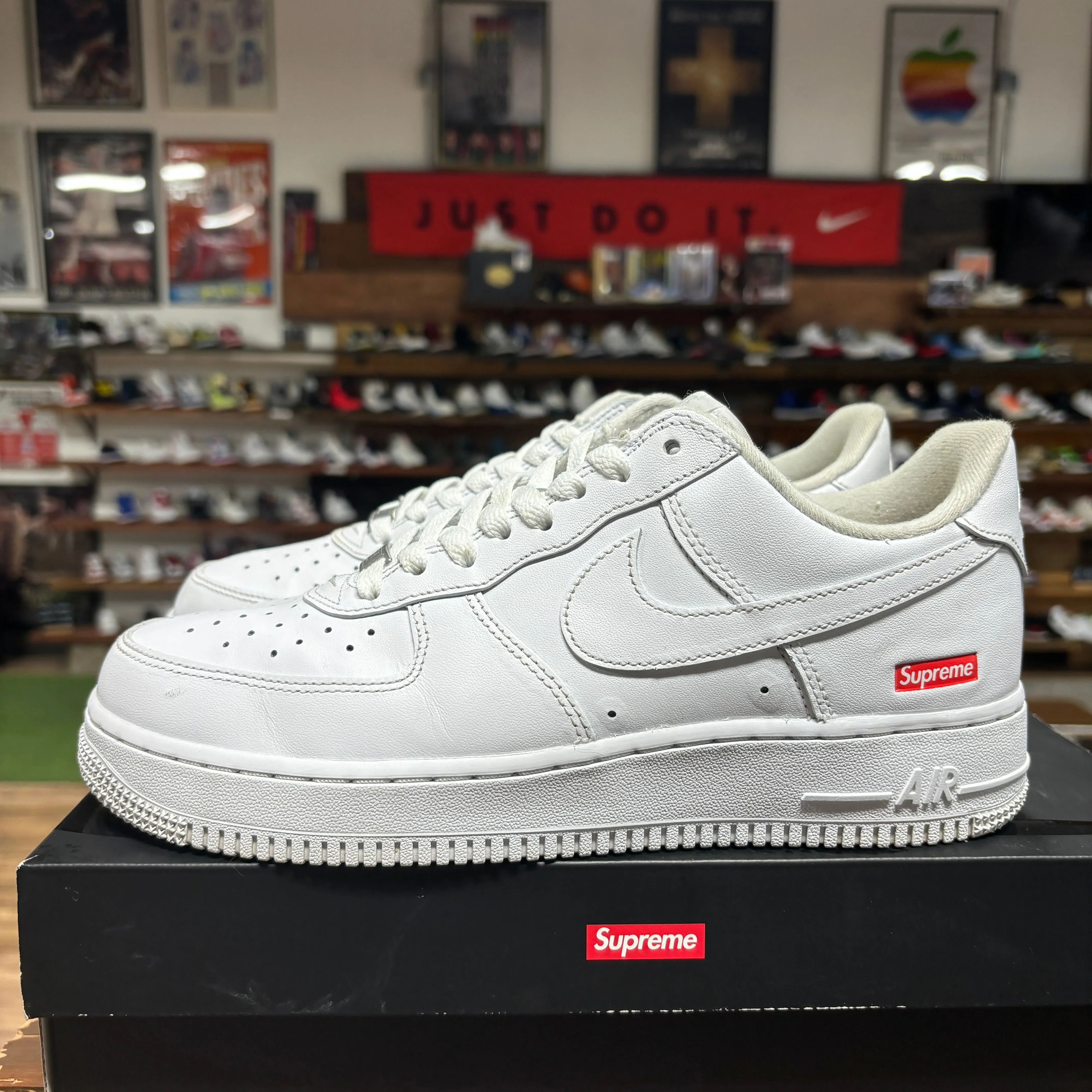 Nike AF1 Low 'Supreme Triple White' Size 8