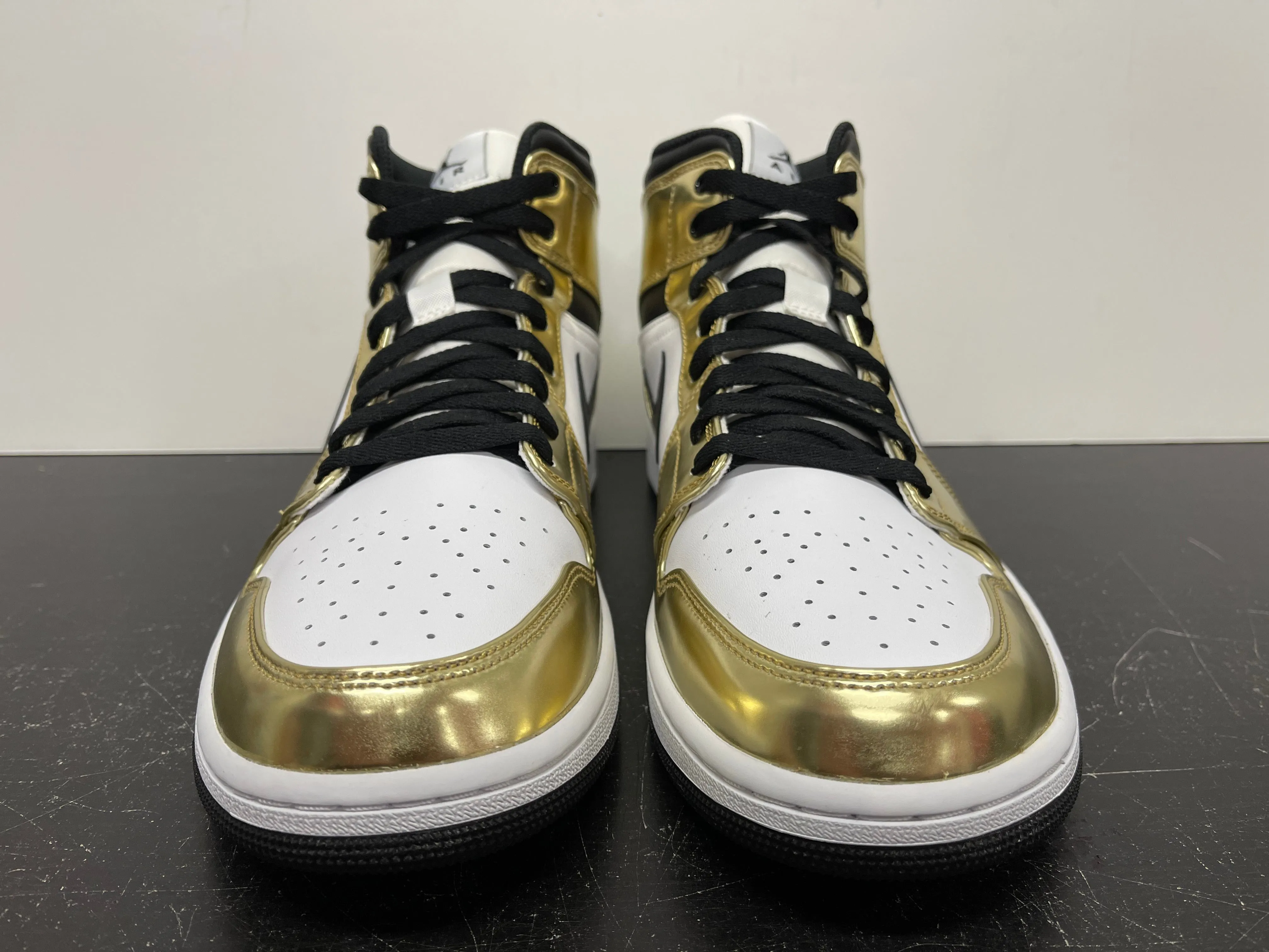 Nike Air Jordan 1 Mid Metallic Gold